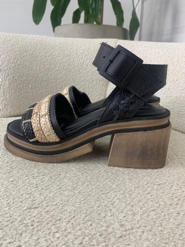 WhatsApp Image 2025-10-27 at 11.33.33 AM SANDALIAS PASADENA