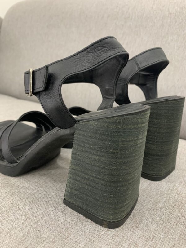 SANDALIAS TRES TIRAS