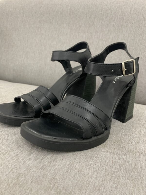 SANDALIAS TRES TIRAS