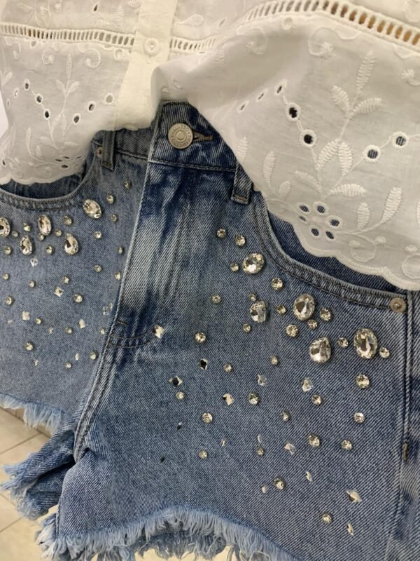 at 11.35.02 AM Short Cristales - Celeste