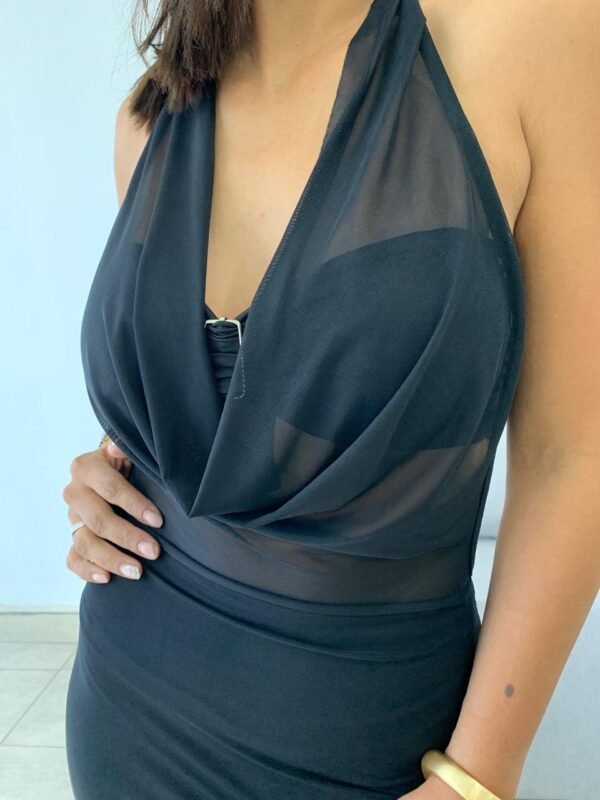 VESTIDO TUL Y STRAPLE ACCESORIO