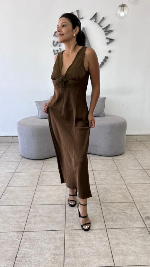 WhatsApp Image 2025-12-09 at 7.39.06 PM VESTIDO PUNTILLA