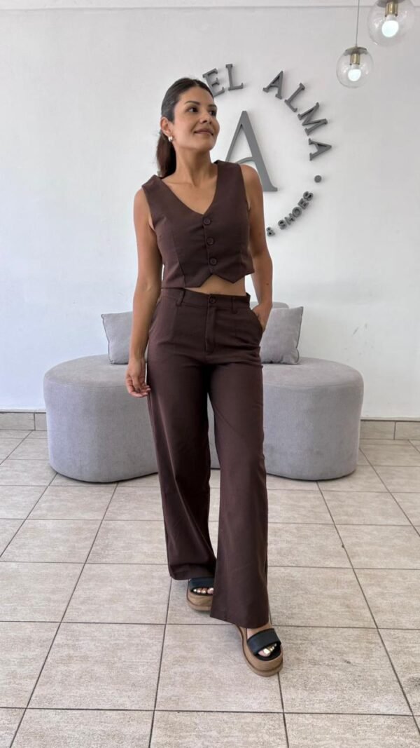 WhatsApp Image 2025-12-09 at 7.39.07 PM (2) CHALECO LINO