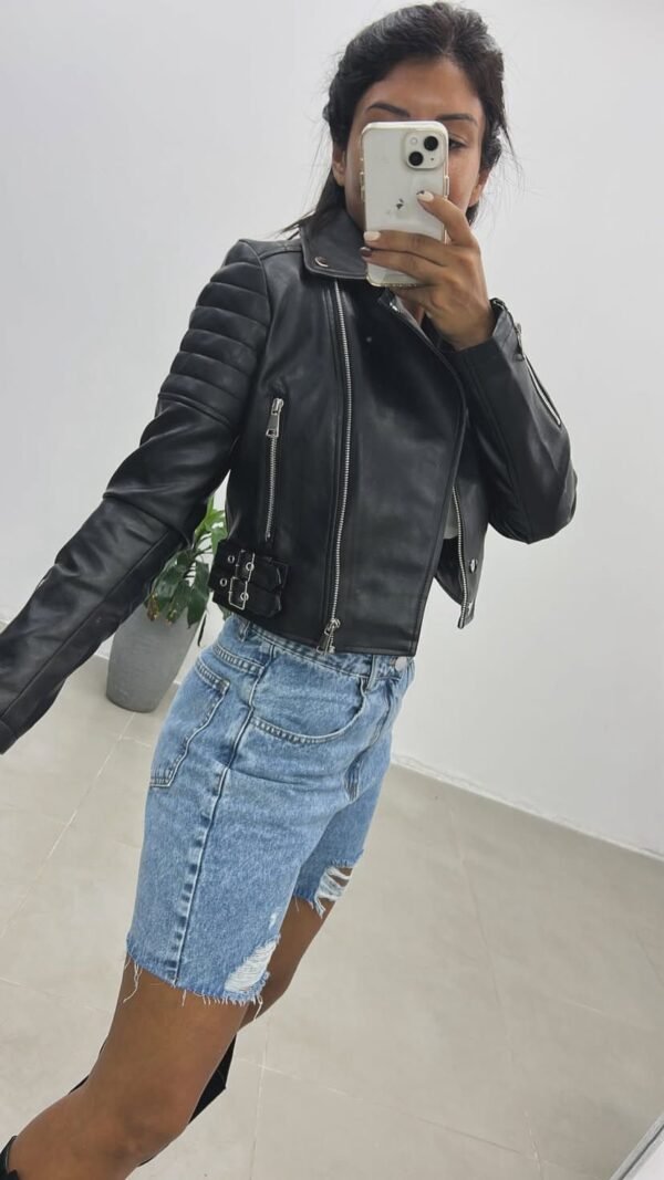 WhatsApp Image 2026-02-21 at 10.32.06 AM CAMPERA CUERO