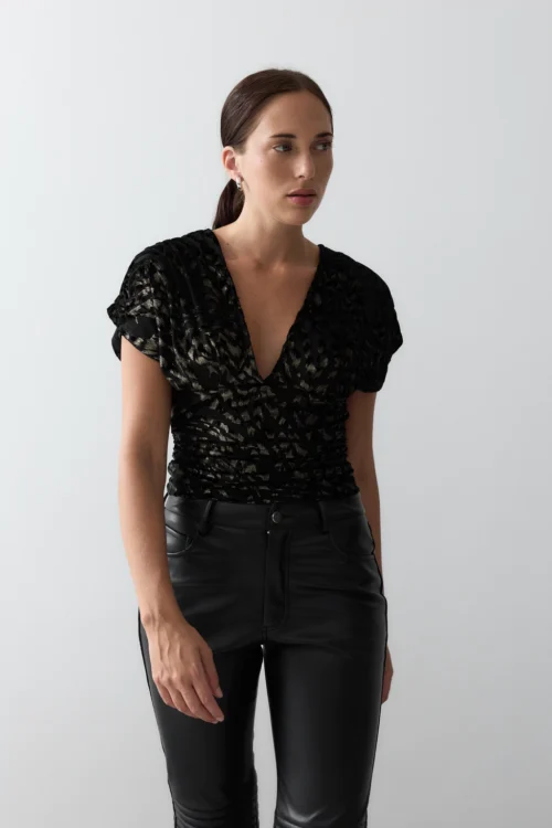 audaz-ecom-aw26-267143-c94457dee6826f68fb17697202461854-1024-1024 TOP CARRIC