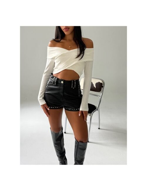 SHORT TACHAS SHORT CUERINA TACHAS